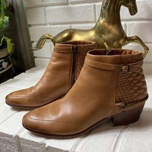 SAM EDELMAN soft leather camel color ankle boots